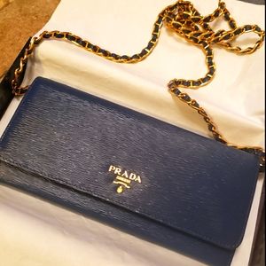 Prada wallet on chain